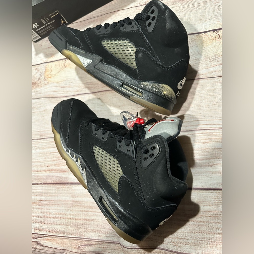 Air Jordan 5 Retro OG BG 'Black Metallic' 2016
Size 4.5Y
SKU: 845036 003